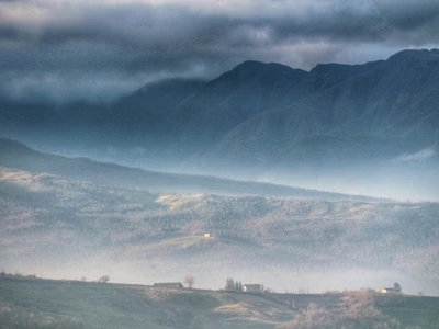 La foschia stende il suo velo e crea la magia #landscape #landscapephography #mist #mountains #myphtography #freetoedit